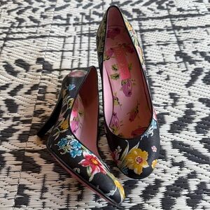 Size 7 All Leather Betsey Johnson Floral Round Toe Pumps